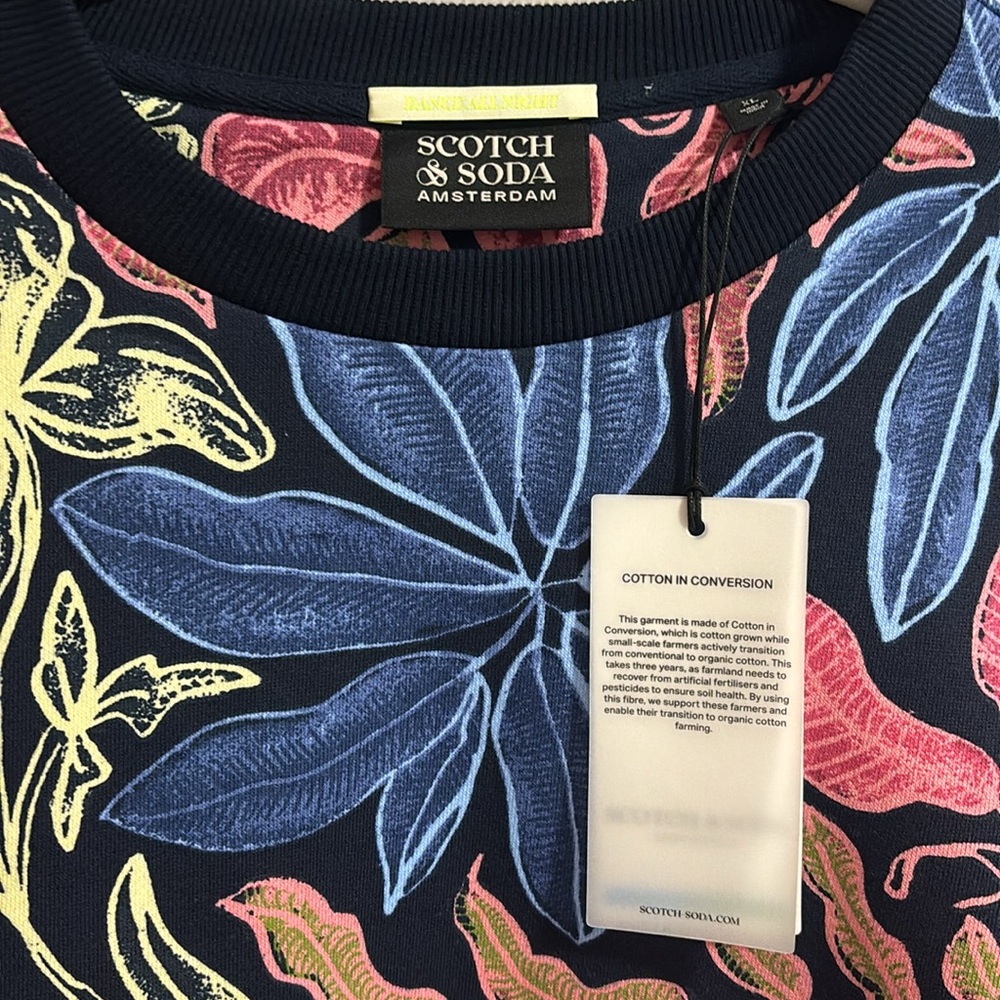 New Scotch and Soda
Big All Over Print Sweatshirt - Picture 6 of 16